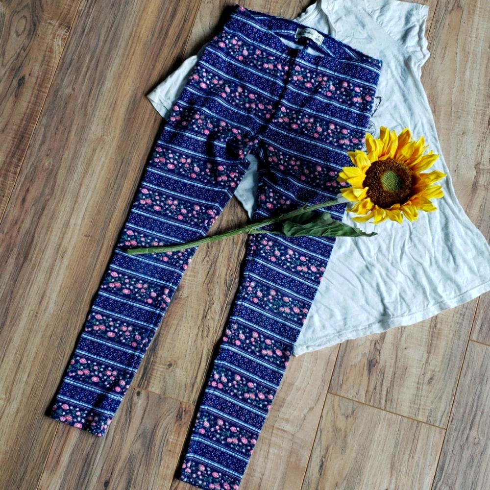 Girls small leggings